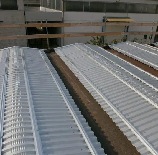 Tetto industriale da predisporre per l'impianto fotovoltaico